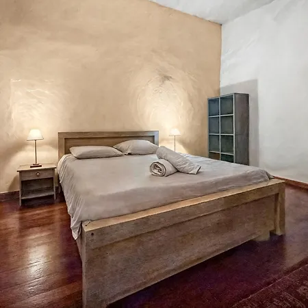 Evasion Chic Pres Des Arenes De Νιμ