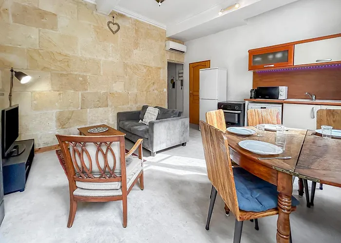 Evasion Chic Pres Des Arenes De *