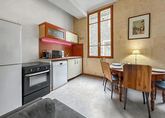 Evasion Chic Pres Des Arenes De Nîmes